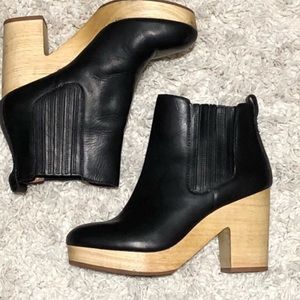 ISO Madewell Marco Chelsea Boots in size 10!